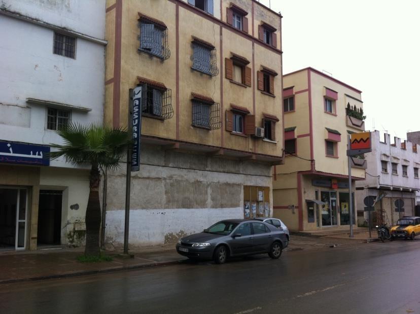 محل تجاري خام في شارع مروج بشكل جيد