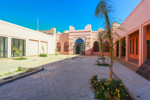 فندق 4 نجوم 68 مفتاحا / زاوية بن ساسي/ مراكش