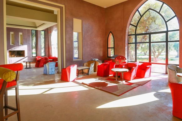 فندق 4 نجوم 68 مفتاحا / زاوية بن ساسي/ مراكش