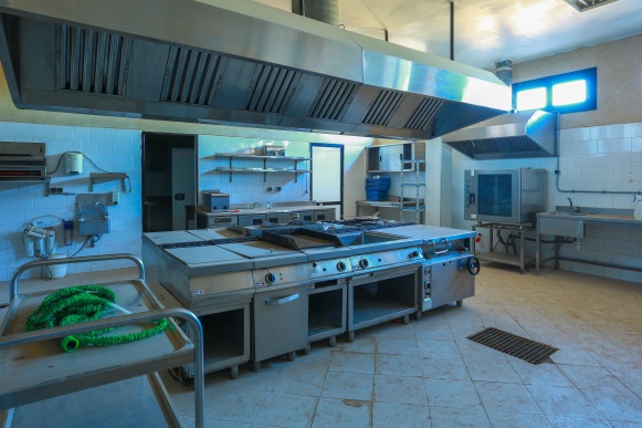 فندق 4 نجوم 68 مفتاحا / زاوية بن ساسي/ مراكش