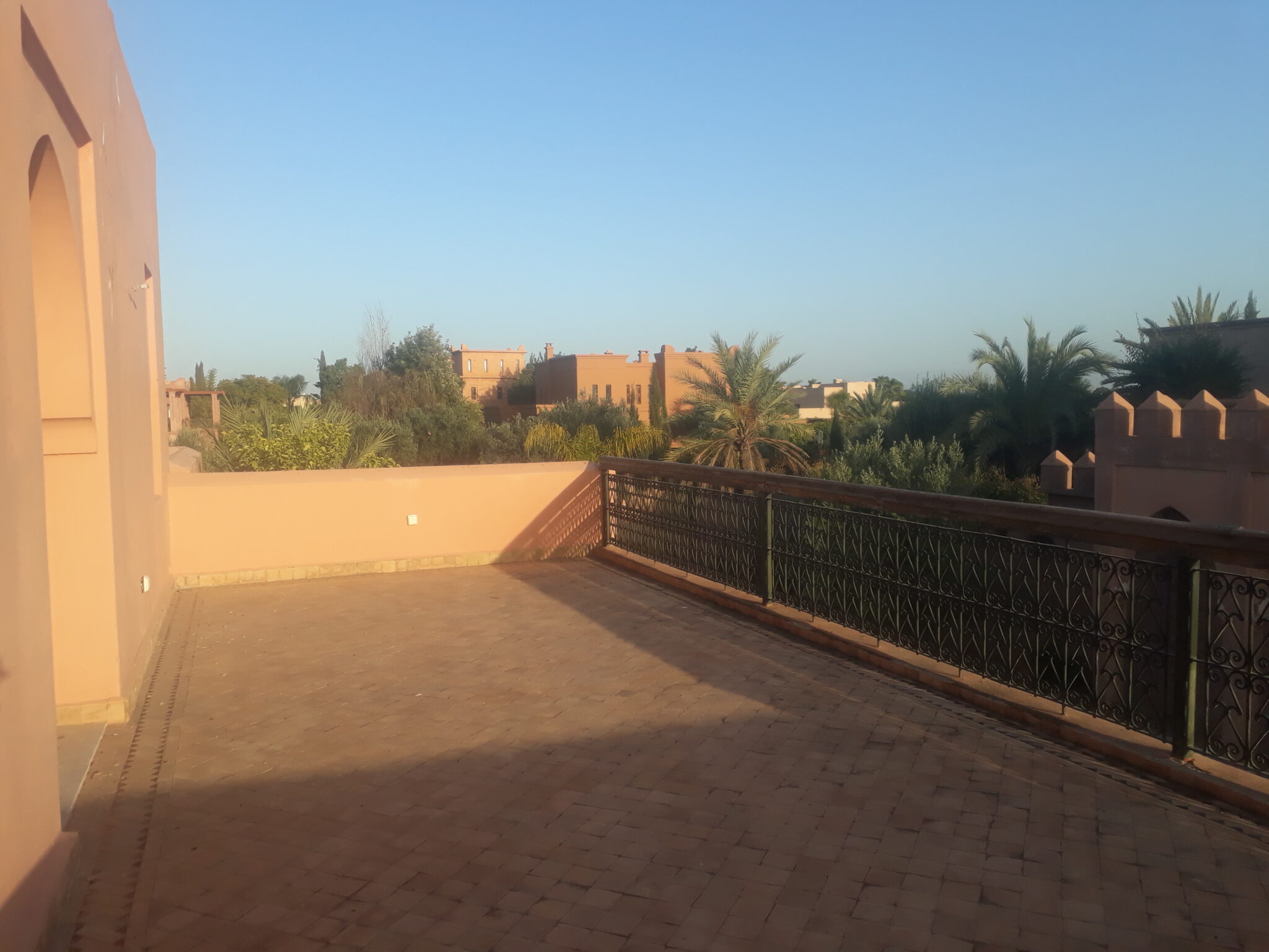 فيلا رفيعة بتصميم راق وفضاء فسيح / مراكش