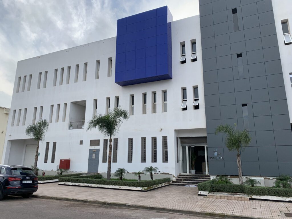 Immeuble dans la zone industrielle de la CFCIM / Bouskoura