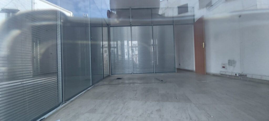Local commercial avec location pas de porte à vendre 88 m²/2 Mars/Salé