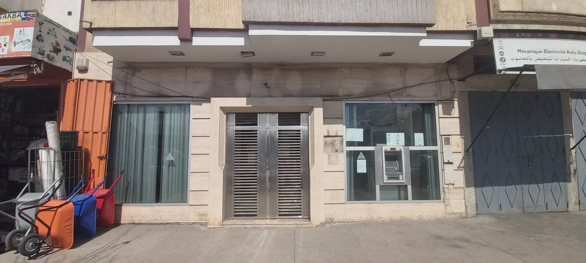 محل تجاري للبيع مع كراء خلو الرجل بمساحة 25 متر مربع بشارع المجد
