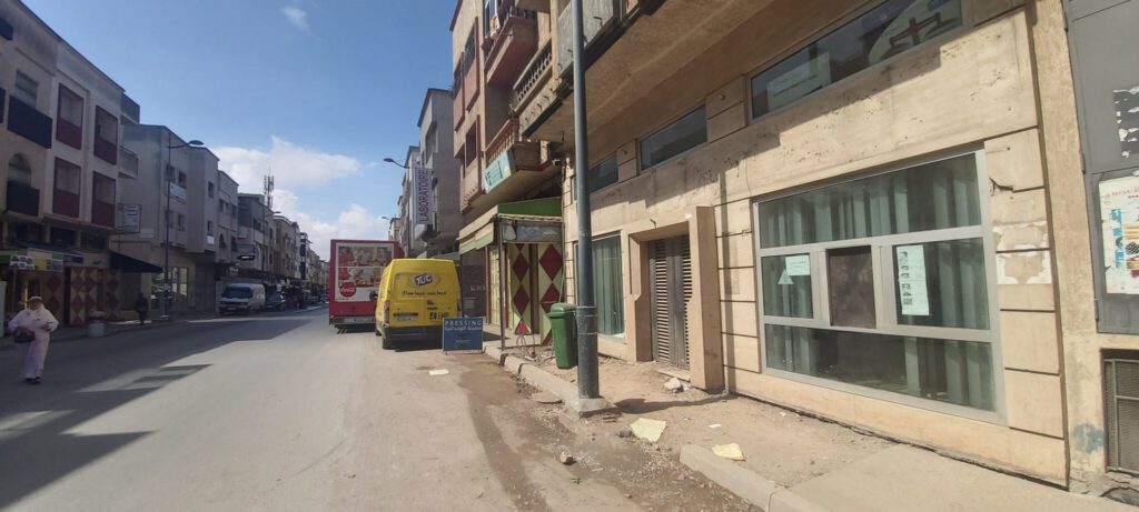 محل تجاري للبيع مع كراء خلو الرجل
