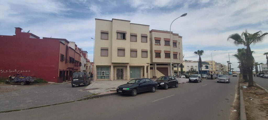 Local commercial en location avec pas de porte à vendre/EL JADIDA