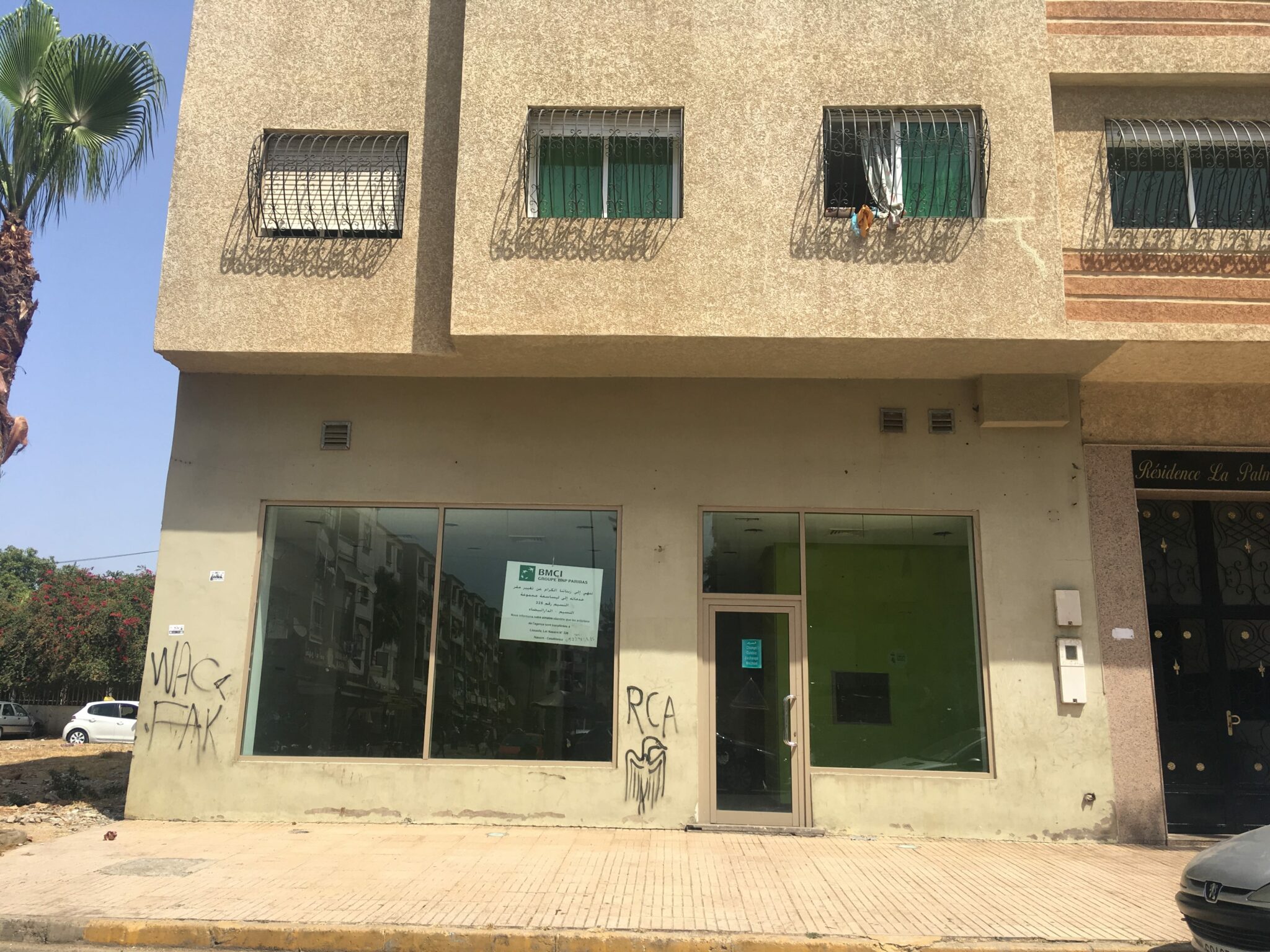 Local commercial de 144 m² très bien exposé, doubles façades à vendre/Quartier NASSIM