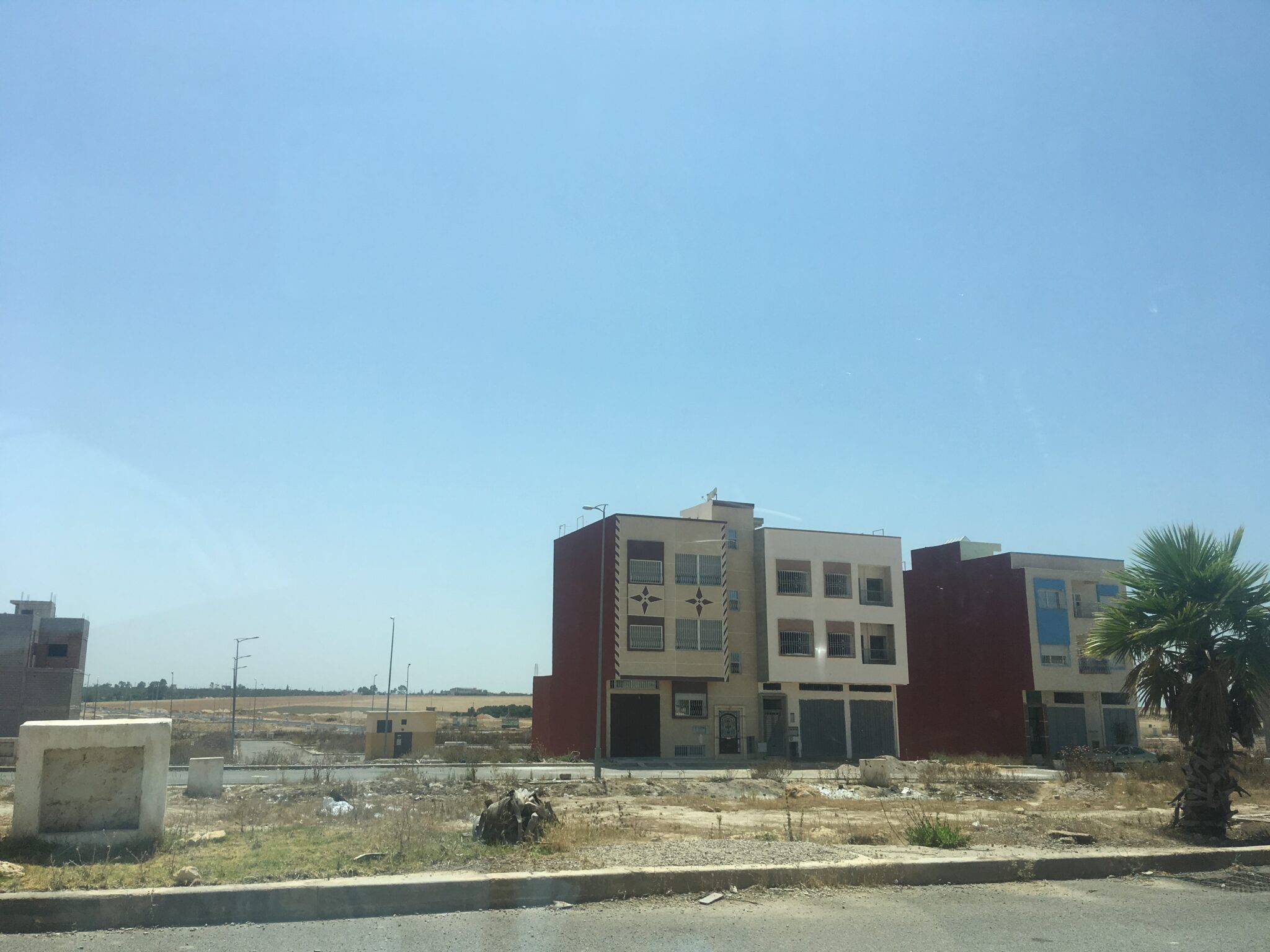 مجموعة من القطع الأرضية تتراوح  مساحتها بين 96 و 270 متر بحي بنسودة