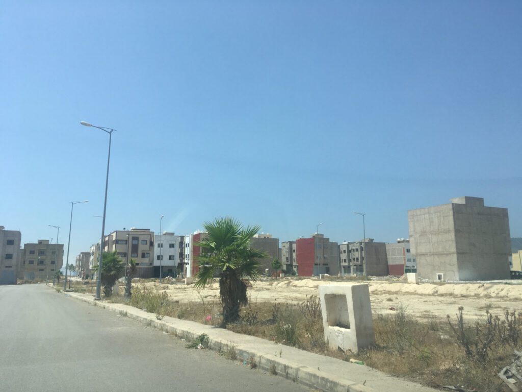 مجموعة من القطع الأرضية تتراوح  مساحتها بين 96 و 270 متر بحي بنسودة