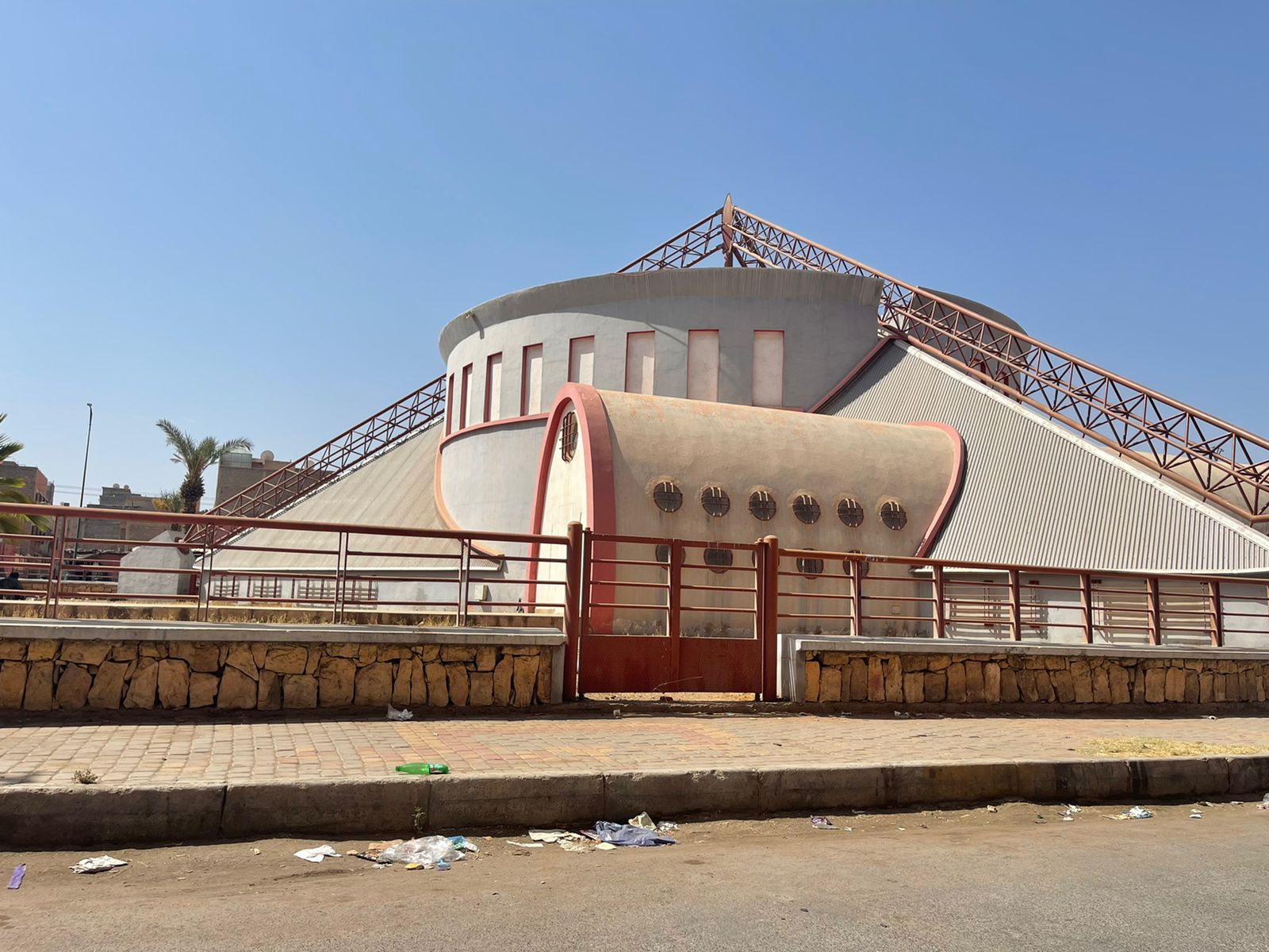 صالة عرض بمساحة 837 متر²  بحي المسيرة مراكش