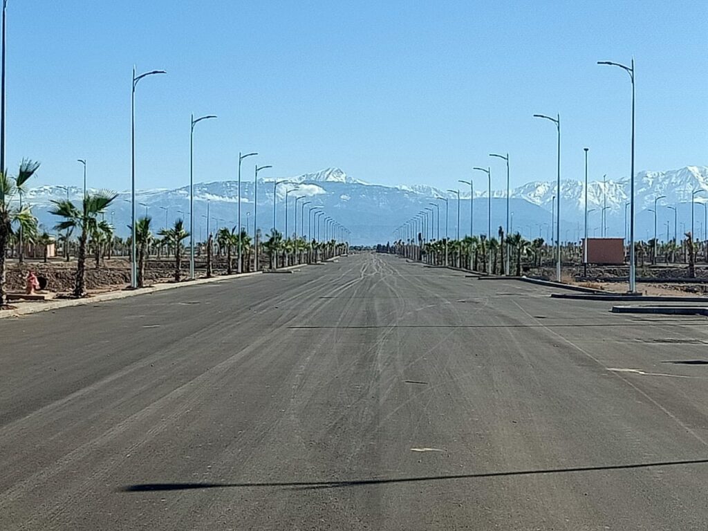 مجموعة من القطع الأرضية بموقع استراتيجي