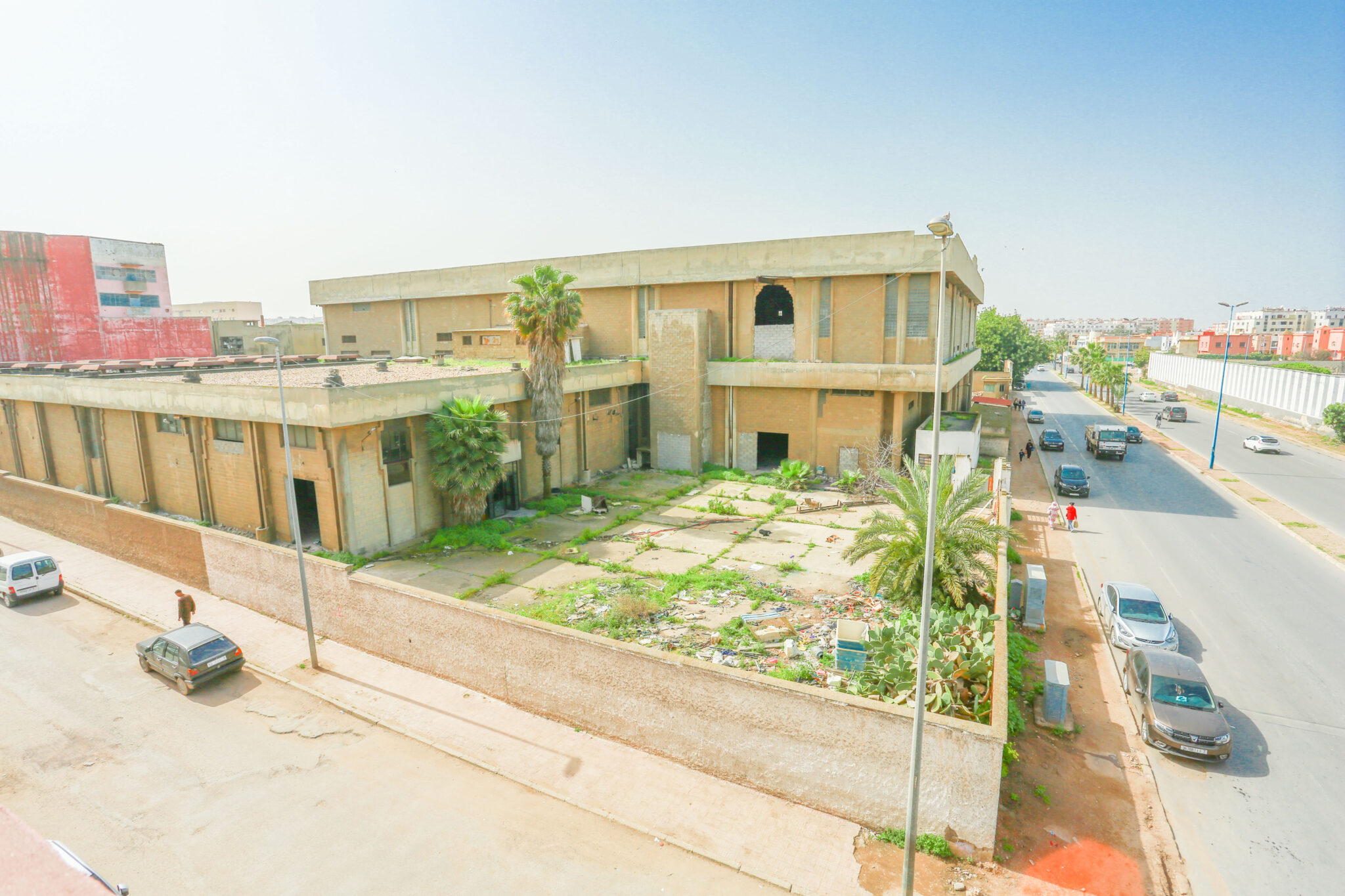 Terrain Industriel avec construction à vendre Z.I Ain Sebaa