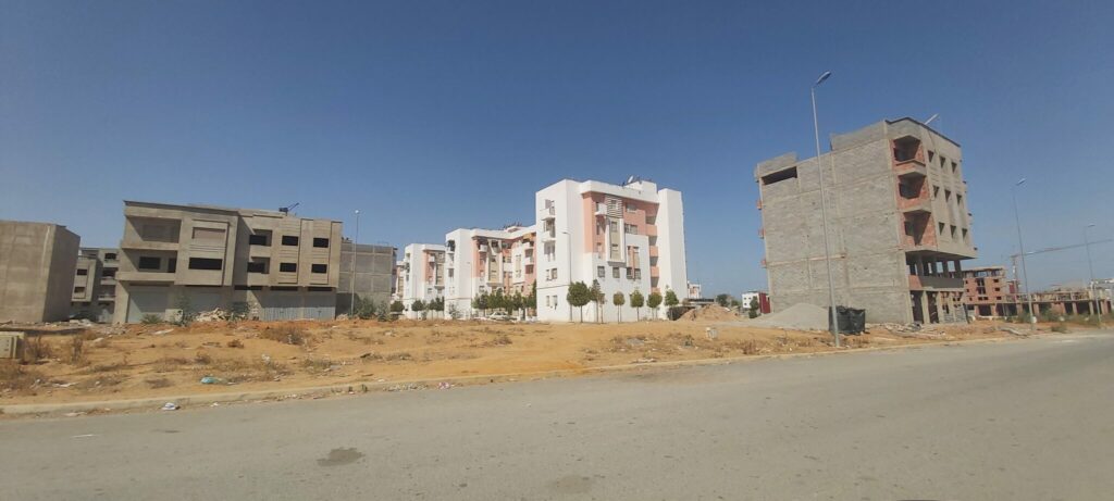 قطع أرضية للبيعR + 3 طوابق 3000 درهم / متر مربع