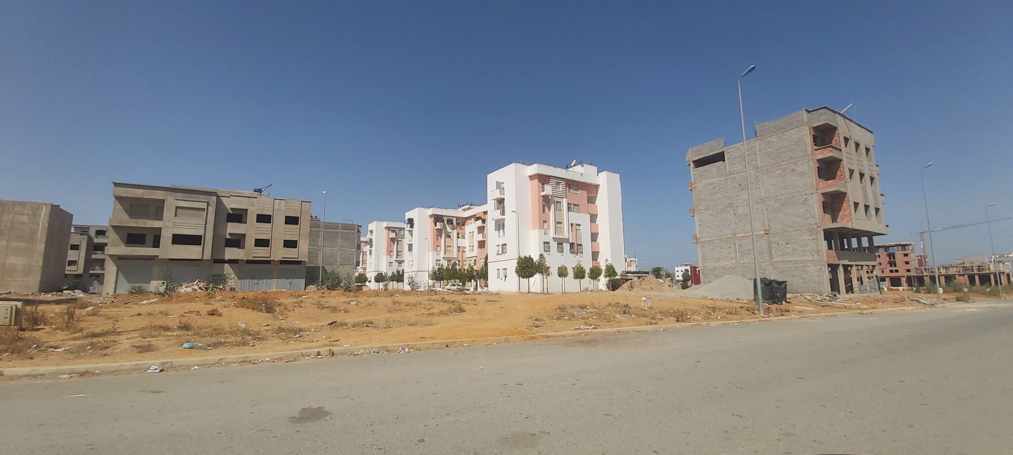 قطع أرضية للبيعR + 3 طوابق 3000 درهم / متر مربع