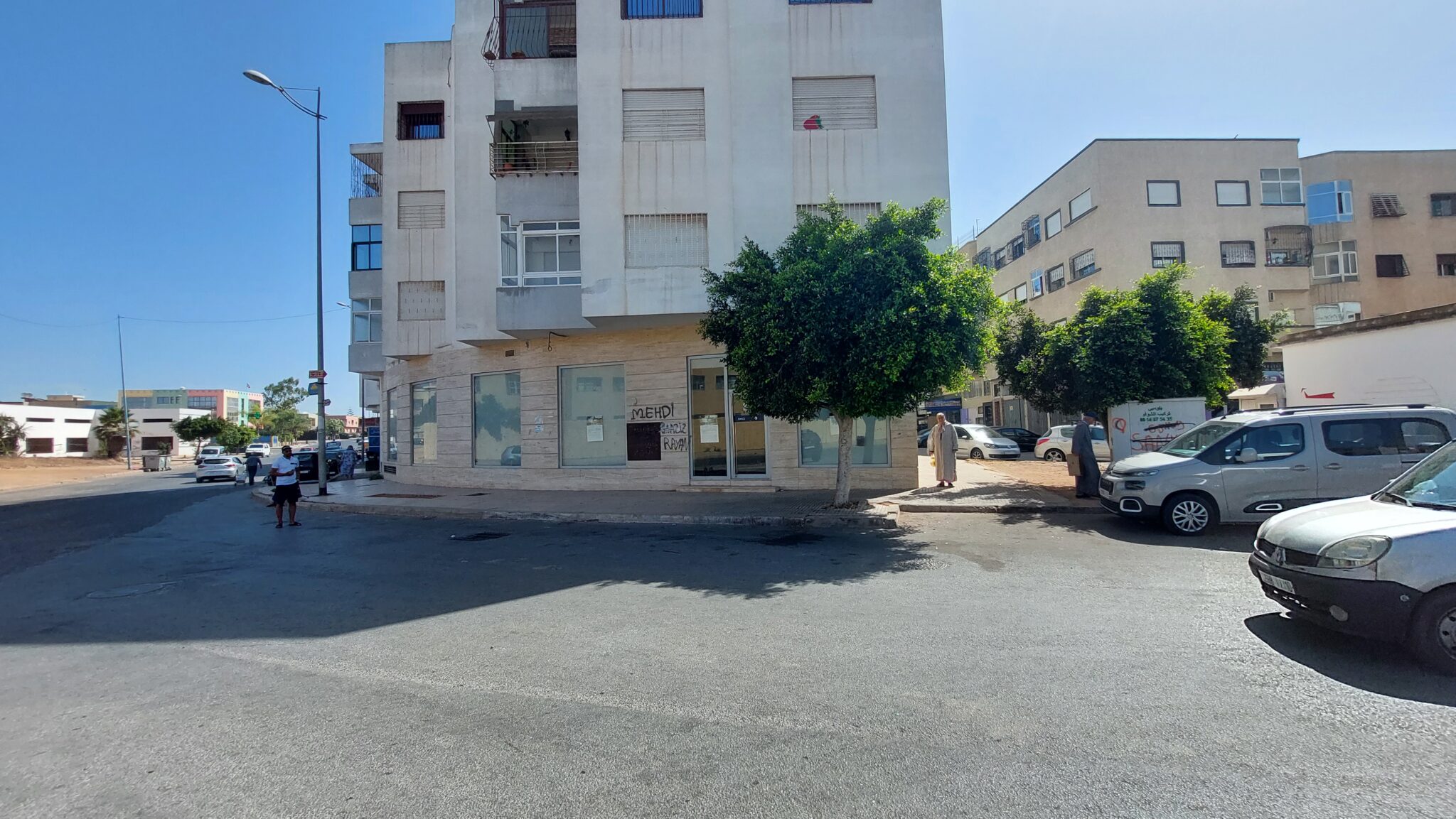 Local commercial aménagé à vendre a Attacharouk Casablanca