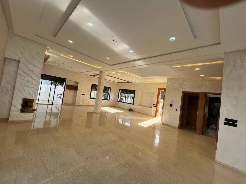 Villa à vendre à Route d’immouzer – Fès