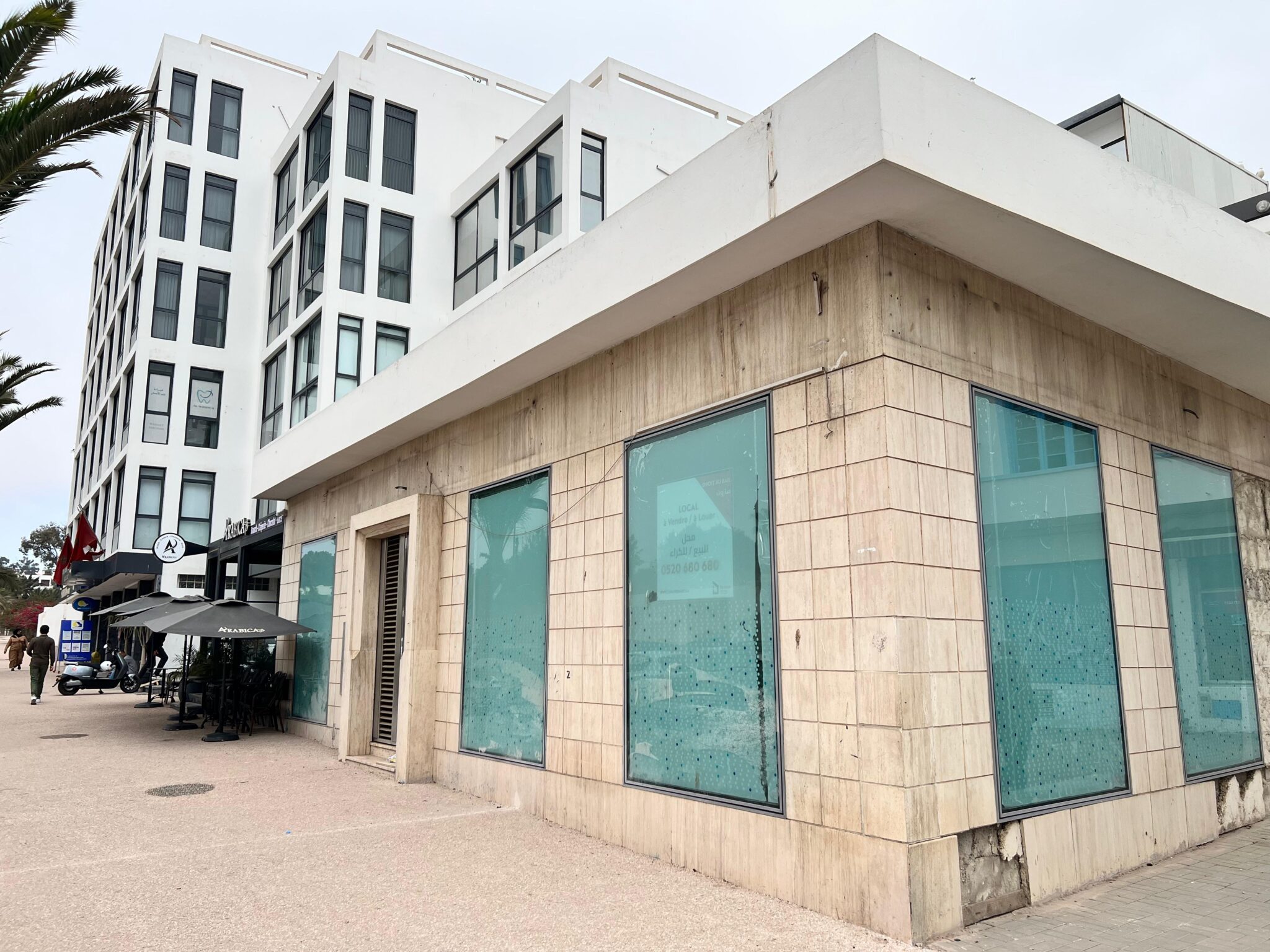 Local commercial à vendre à l’angle Avenue des FAR & Rue de l’Entraide – Agadir